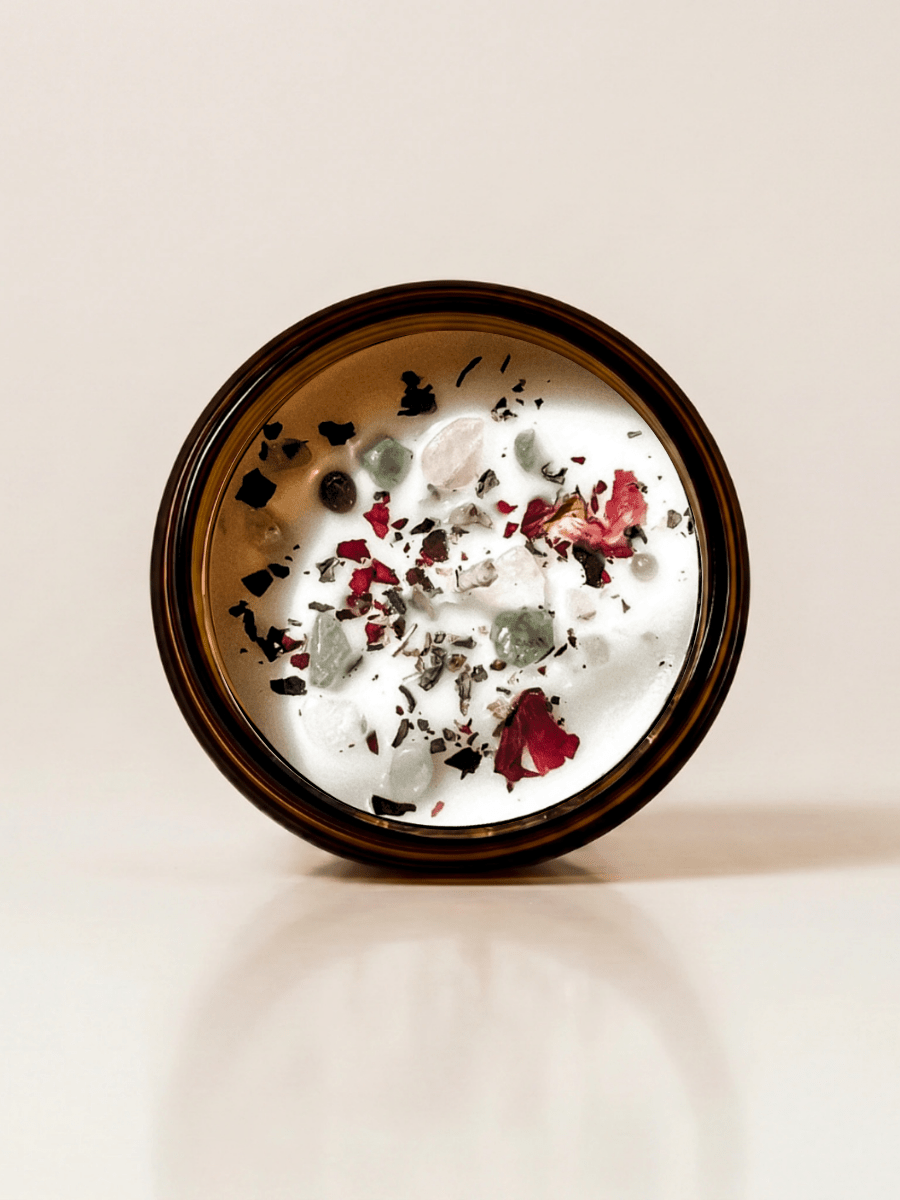 VI. The Lovers ritual candle with rose quartz, smoky quartz, green aventurine, and botanical details viewed from above.